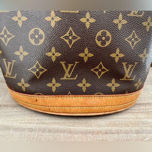 Louis Vuitton Authentic Monogram Petite Bucket Bag ✨Vintage✨ - Picture 3 of 16